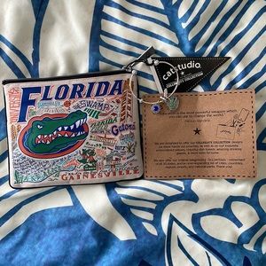The University of Florida gators zip pouch